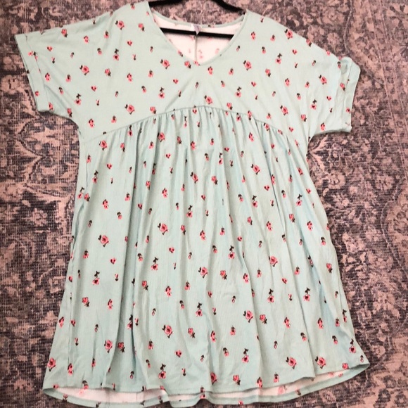 Dresses & Skirts - Dress